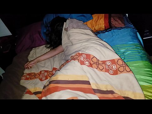 ❤️ Tus niam txiv cem nws niam yau thaum nws tsaug zog. ❤  Porn video  ntawm peb  ❌ Ib