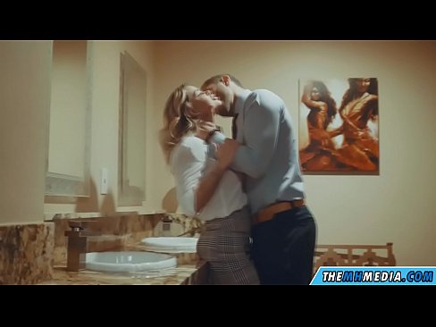 ❤️ Thaum ib tug busty blonde ntxias koj nyob rau hauv ib tug pej xeem chav dej ❤  Porn video  ntawm peb  ❌ Ib